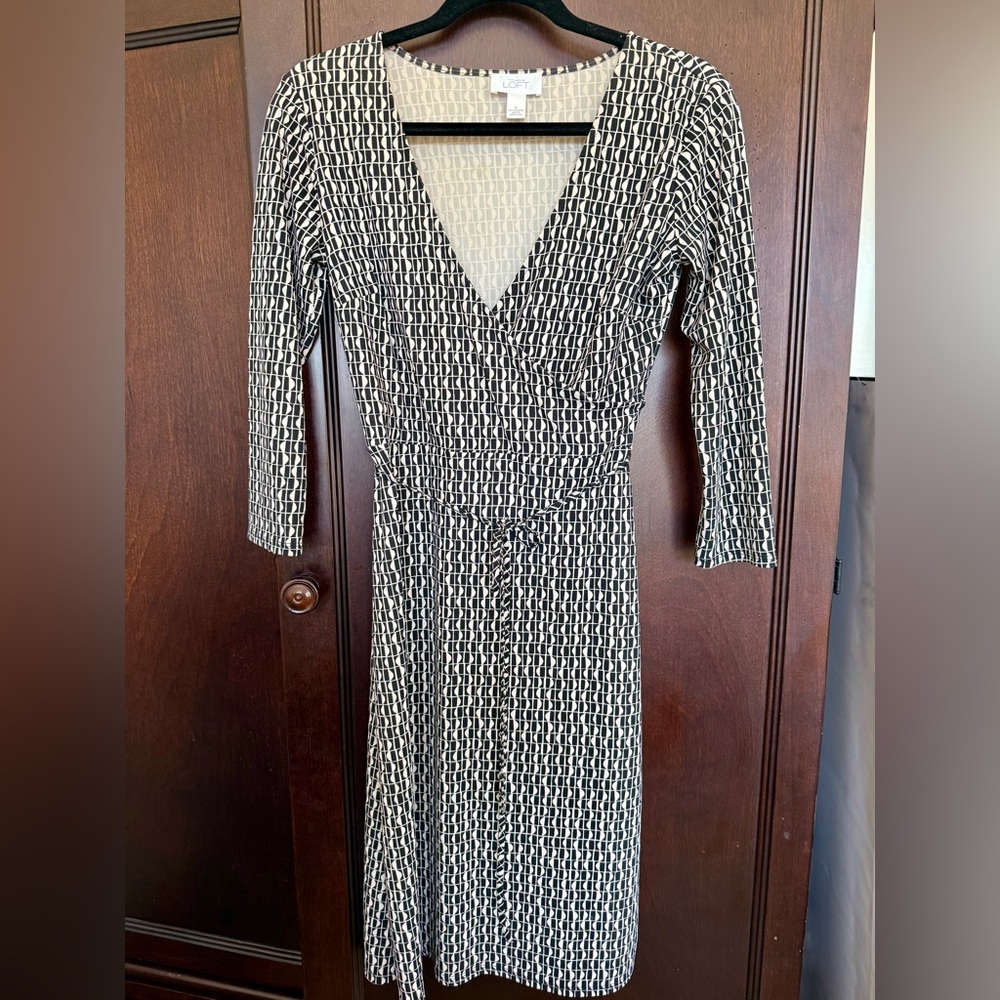 Ann Taylor Loft Faux Wrap Black Khaki Tan Stretchy Flattering Dress Size 0